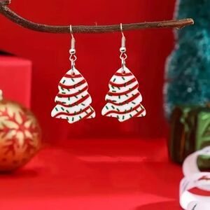 🎄 Christmas Tree Snack Cake Dangle Earrings – Red & White Candy Stripe – Gift B